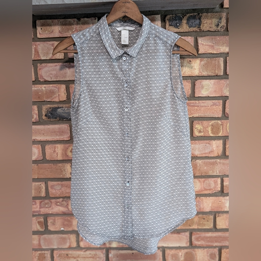 H&M Sleeveless Button Down Blouse